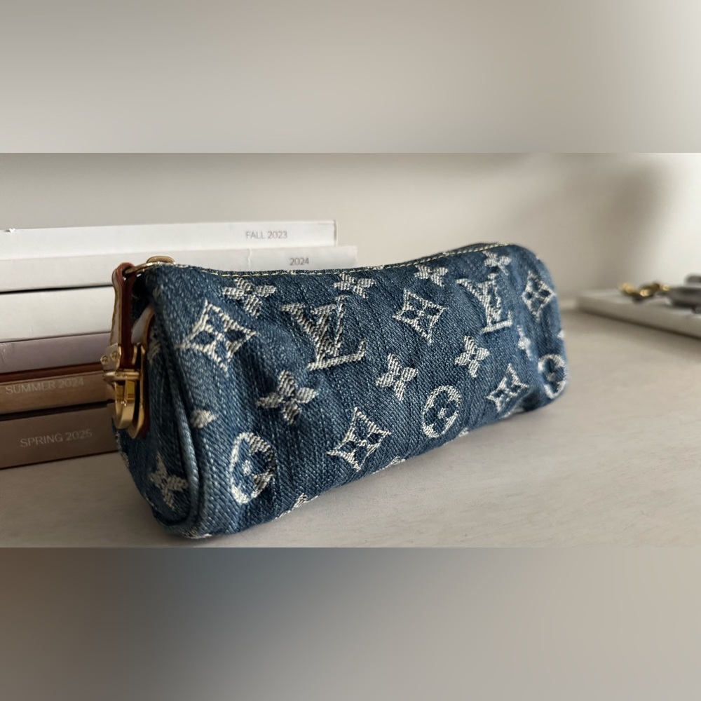 SOLD: Authentic Vintage 2006 Louis Vuitton Denim Monogram Pouch - Picture 2 of 11